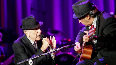Leonard Cohen v Praze, 29. 8. 2009 (vpravo Javier Mas)