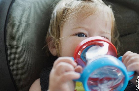 Chemikálie jsou i kojeneckých lahvích (ilustraní fotografie)