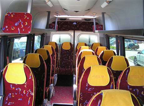 Podobným autobusem najezdí hokejisté Jekatrinburgu tisíce kilometr