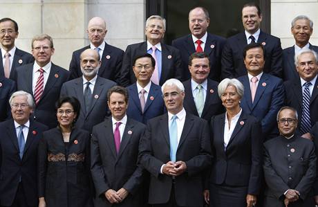 Ministi financ a centrln banki na summitu G20 v Londn (5. z 2009). 