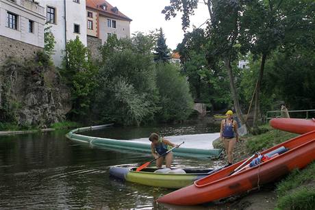 Vodci museli penet lod kolem nornch stn v eskm Krumlov