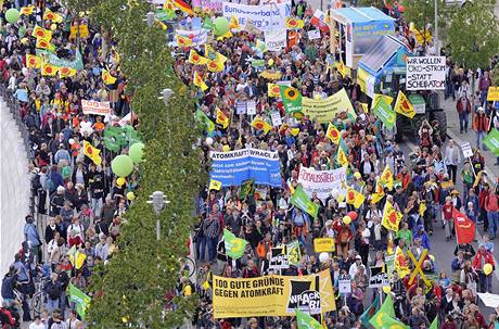 V Berln protestuj desetitisce odprc jadern energie (5. z 2009)