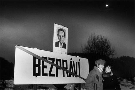 Jan Jindra: Obec Bezprv, kde z relikvi bval moci vznikal skanzen komunismu, 9. 12. 1989