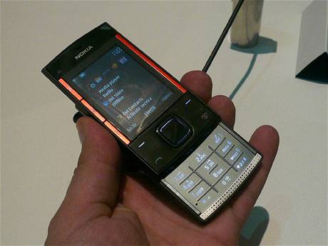 Nokia X3 na veletrhu Nokia World