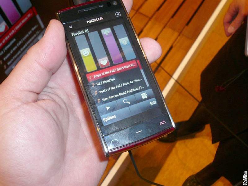 Nokia X6 na veletrhu Nokia World