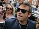 Robbie Williams ped britským Radio One, kde pedstavil svj nový singl Bodies