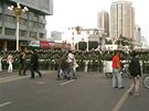 Ulice Urumi hlídají tisíce voják a policist (4. záí 2009)