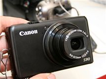 Canon S90