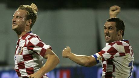 Chorvatsko: Ivan Rakiti (vlevo) a Dario Srna se radují z gólu