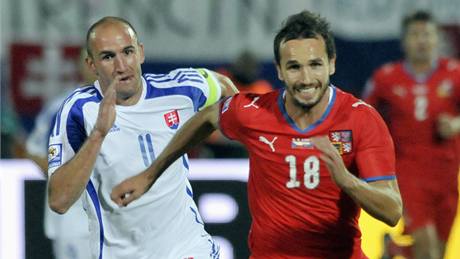 Slovensko - �esko: Róbert Vittek (vlevo) a Tomá� Sivok ve sprinterském souboji
