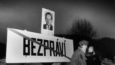 Jan Jindra: Obec Bezpráví, kde z relikvií bývalé moci vznikal skanzen komunismu, 9. 12. 1989