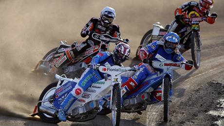 Nicki Pedersen p�ed Ale�em Drymlem.