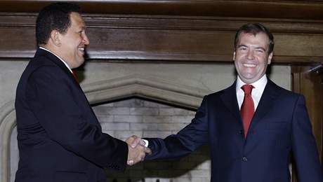 Rusk prezident Medvedv s venezuelskm prezidentem Chvezem v rezidenci Barvicha u Moskvy (10. z 2009)