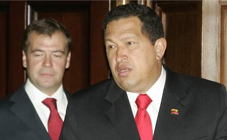 Venezuelský prezident Hugo Chávez s ruským prezidentem Medvedvem v rezidenci Barvicha u Moskvy (10. záí 2009)