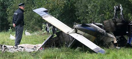 Pobl Sobova na Havlkobrodsku spadlo mal motorov letadlo. (12. z 2009)