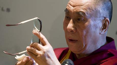 Tibetsk duchovn vdce dalajlama navtvil Prahu, diskutuje zde s osobnostmi o lidskch prvech