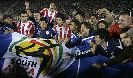 Fotbalisté Paraguaye slaví postup na mistrovství svta