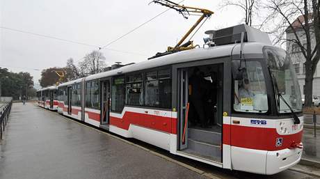  Dopravn podnik msta Brna pedstavil 17. z novou tramvajovou soupravu vzniklou spojenm dvou voz typu Vario LF2R.E.