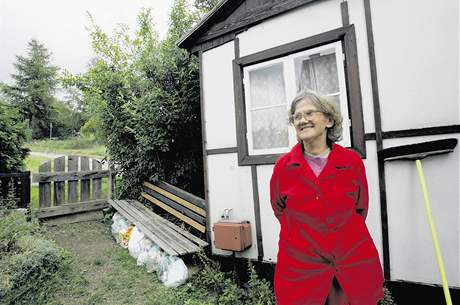 Jaroslava Medunová ije v zahradní chatce, která se má ale zanedlouho prodat