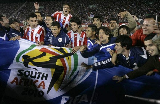 Fotbalisté Paraguaye slaví postup na mistrovství svta