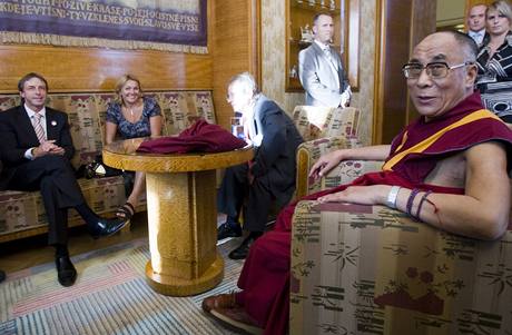 Nejvy tibetsk duchovn vdce se bhem sv nvtvy setkal i s praskm primtorem Pavlem Bmem (10. 9. 2009)