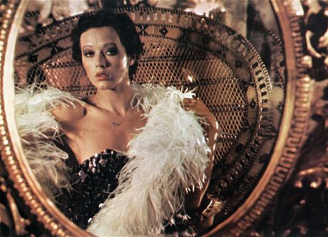 Silvia Kristelov v roli, kter ji navdy proslavila. V originle se ta dvka jmenovala Emmanuelle (1974).