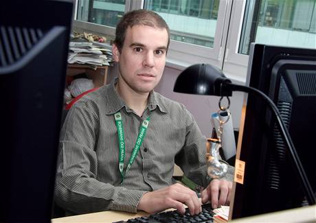 Redaktor iDNES.cz Pavel Eichler odpovídá  �tená��m v online rozhovoru. (14. zá�í 2009)
