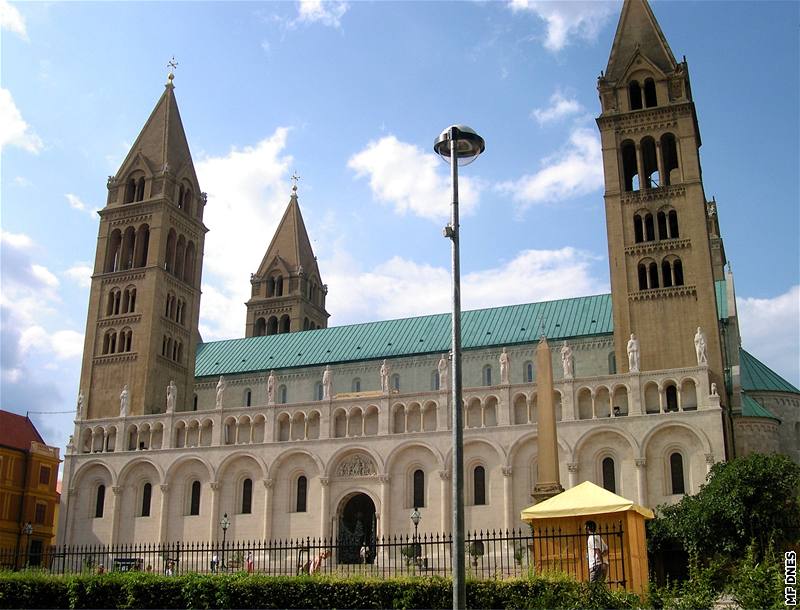 Maarsko, Pécs. Jedním ze symbol msta je krásná katedrála, poblí ní je muzeum vykopávek z románského období. 
