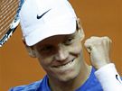 Tomá Berdych slaví zisk druhého bodu proti Chorvatsku v semifinále Davisova poháru