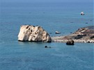 Kypr, práv u tchto skalisek se podle legendy zrodila Afrodita