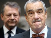 Ladislav ustr a Karel Schwarzenberg (oba TOP 09) po jednn Poslaneck snmovny. (15. z 2009)