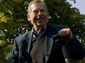 Bval prezident Vclav Havel vysadil v rmci projektu Koeny osobnost v botanick zahrad tee pilovitou.