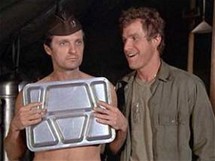 Ze serilu M.A.S.H. - Alan Alda a Wayne Rogers