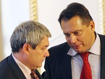 Vojtch Filip (KSM) a Ji Paroubek (SSD) v Poslaneck snmovn. (15. z 2009)