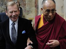 Vclav Havel a dalajlama na konferenci Forum 2000