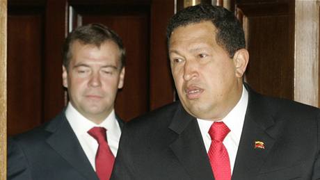 Venezuelský prezident Hugo Chávez s ruským prezidentem Medveděvem v rezidenci Barvicha u Moskvy (10. září 2009)