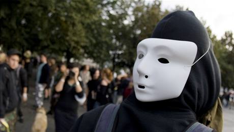 Demonstrace proti zákazu maskování na Palackého námstí v Praze (15.9.2009)