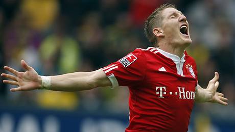 Bayern Mnichov: záloník Bastian Schweinsteiger se raduje z gólu