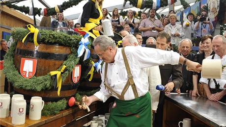 V Mnichově začal největší pivní festival světa Oktoberfest - iDNES.tv