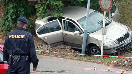 Po stelb v Praze-eporyjích zstal mrtvý policista. (16. záí 2009)