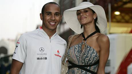 Lewis Hamilton a Nicole Scherzingerová