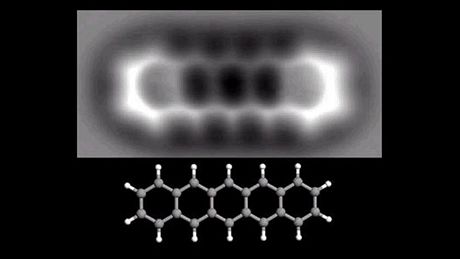 První fotografický snímek skutené molekuly