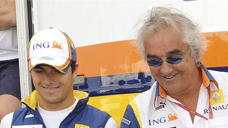 Nelson Piquet  (vlevo) a éf Renaultu Flavio Briatore