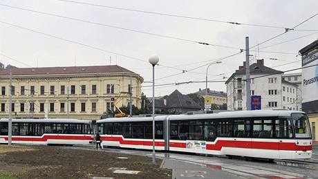  Dopravní podnik msta Brna pedstavil 17. záí novou tramvajovou soupravu vzniklou spojením dvou voz typu Vario LF2R.E.