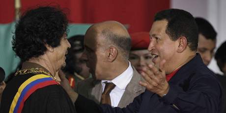 Libyjsk vdce Muammar Kaddf a venezuelsk prezident Hugo Chvez (28. z 2009)