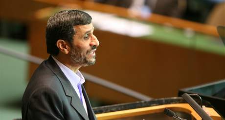 Mahmúd Ahmadíneád pi projevu bhem Valného shromádní OSN. (23. záí 2009)