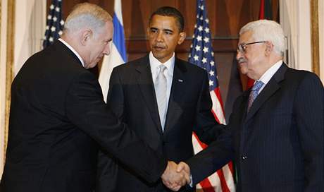 Americký prezident Barack Obama s izraelským premiérem  Benjaminem Netanjahuem a palestinským prezidentem Mahmúdem Abbásem (22. záí 2009)