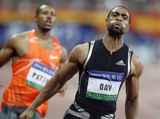 Tyson Gay dobíhá ped tetím Darvisem Pattonem 