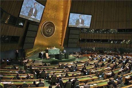 Mahmd Ahmadned pi projevu bhem Valnho shromdn OSN. (23. z 2009)