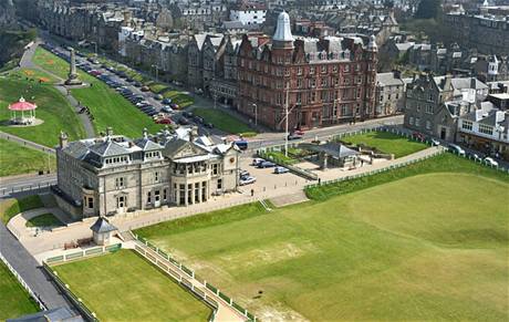 Klubovna historickho St. Andrews - "Home of golf".